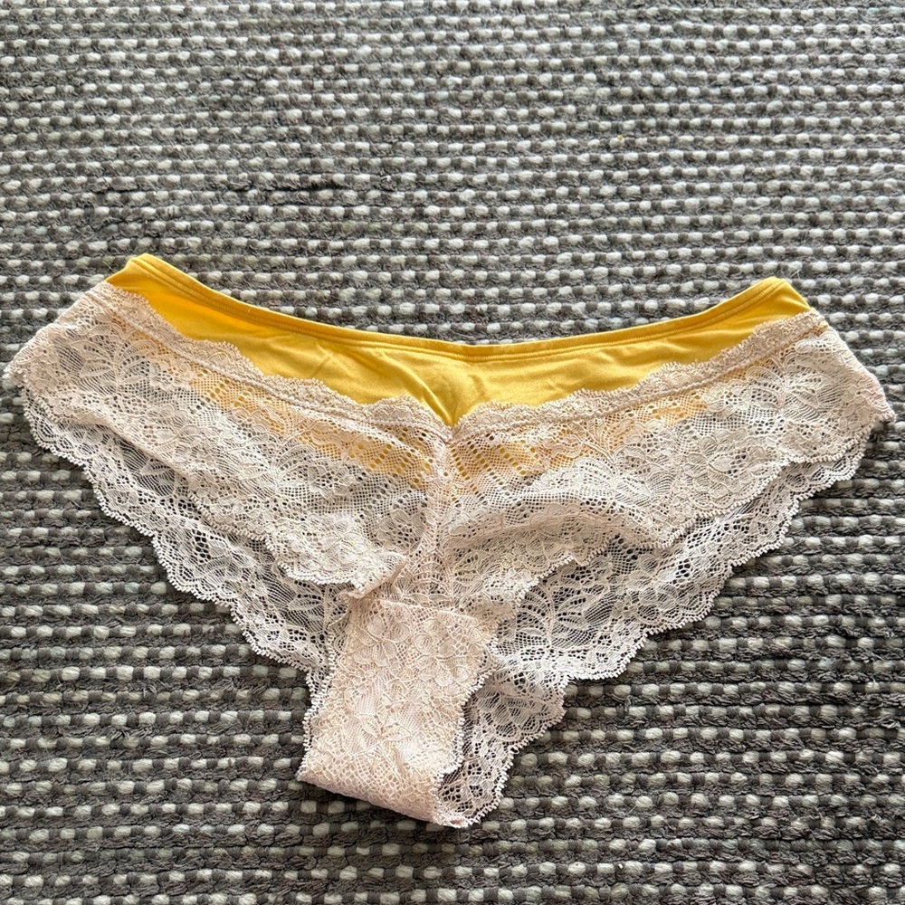 Victoria's Secret Yellow and Gold Cream Lace Panty Underwear Size Medium